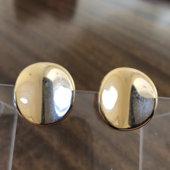 Vintage Avon curved disc spring clip on  earrings gold tone - Picture 5 of 16